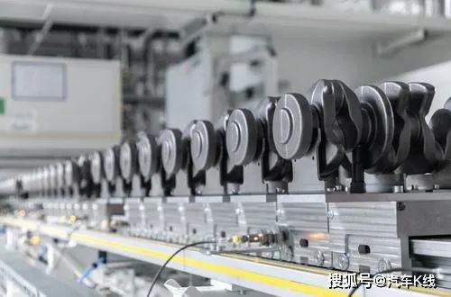 點(diǎn)兵2021 堅(jiān)持自我革命 的吉利帝豪喚醒了誰